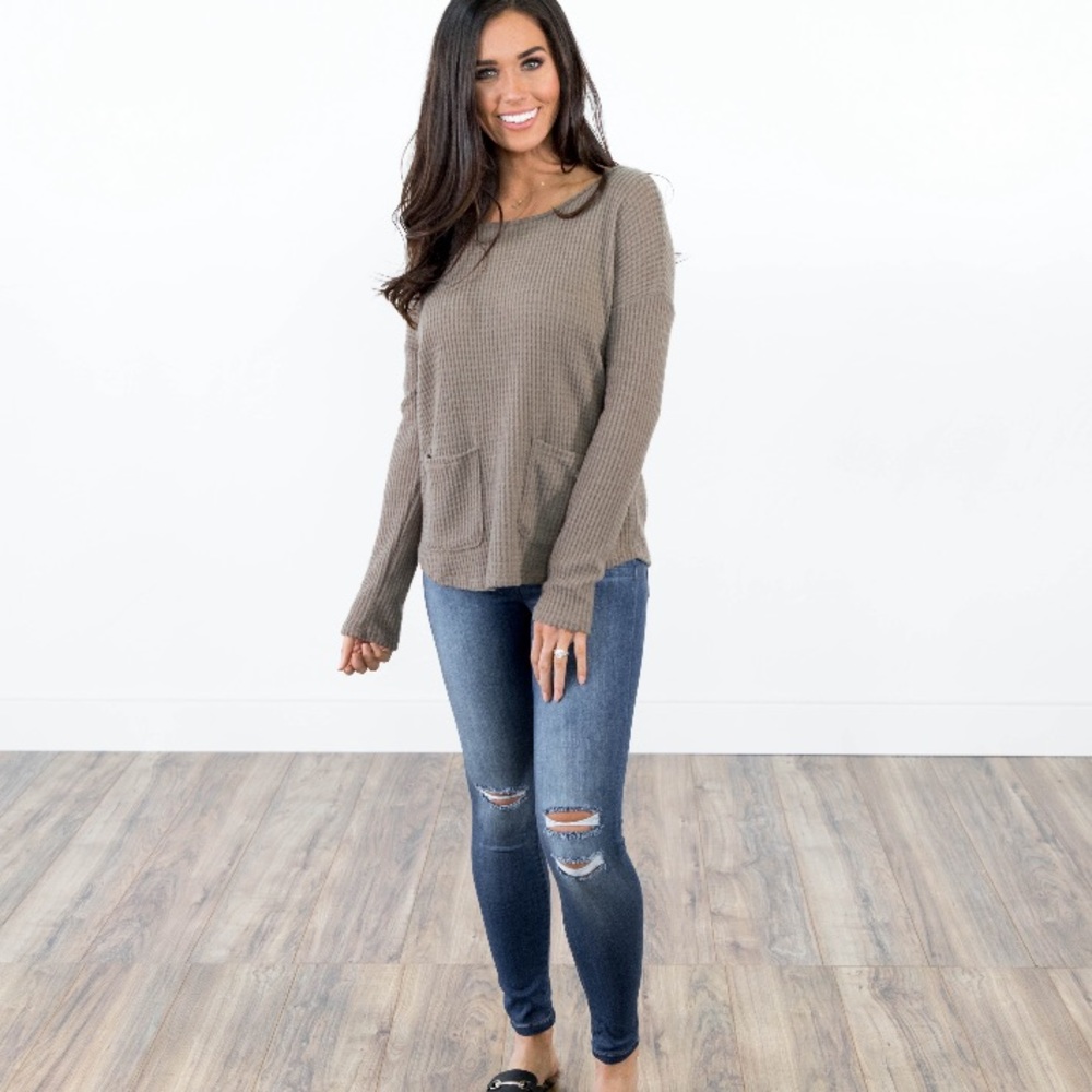 Mocha color long sleeve pockets top super soft